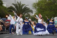 Milhares de pessoas assistem ao cortejo da Festa da Flor na Madeira apesar da chuva