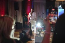 Tony Carreira cantou no seu estúdio