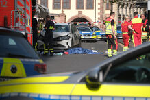 Carro investe contra multidão em Leipzig