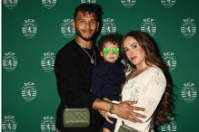 Jogador do Sporting CP, Luis Suárez, com família num evento do clube