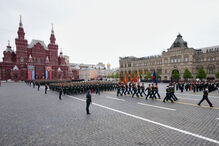Militares russos durante desfile do Dia da Vitória, em Moscovo