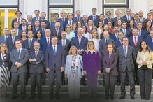 Gabinetes do Governo empregam 984 pessoas