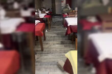 Partem vidro de porta para assaltar restaurante em Matosinhos e deixam rasto de destruição