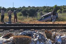 Carro abalroado por comboio em Portimão