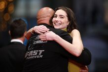 Vin Diesel emociona-se no Festival de Cannes com a filha de Paul Walker e o elenco de 'Velocidade Furiosa'