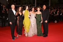 Vin Diesel emociona-se em Cannes com o elenco de 'Velocidade Furiosa' e a filha de Paul Walker