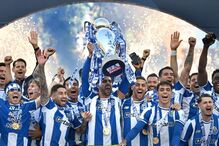 FC Porto ergue taça de campeão nacional no Estádio do Dragão e dá início aos festejos na Invicta