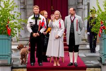 Família real norueguesa celebra o Dia da Constituição em Oslo