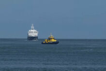 Navio cruzeiro afetado pelo hantavírus atraca na Holanda para desinfeção