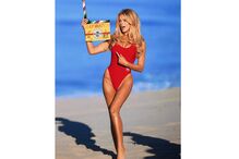 Modelo recria cena de Baywatch na praia de Los Angeles