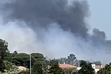 Incêndio ameaça habitações em Faro. Fogo já consumiu carros
