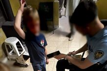 Criança abandonada falou ao telefone com tradutora e pensava que era a mãe. Até o GNR chorou de emoção 