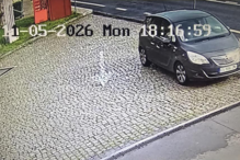 Imagens mostram mãe e padrasto ainda com crianças que depois abandonaram em Alcácer do Sal