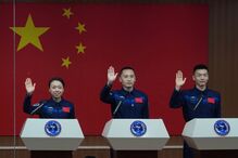 China apresenta missão Shenzhou-23 com astronautas
