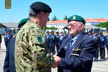 General Eduardo Mendes Ferrão felicita antigo paraquedista