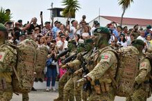 Militares em desfile