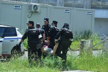 Chegada dos ativistas bascos ao aeroporto espanhol