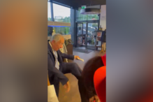 Marcelo Rebelo de Sousa lança estudantes para a vida... a pontapé