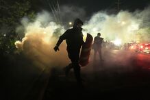 Caos em New Jersey: Confrontos violentos junto a centro de detenção do ICE e imigrantes em greve de fome há nove dias