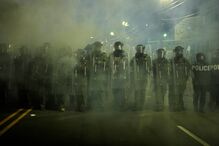 Imigrantes detidos nos EUA realizam greve de fome em centro de detenção do ICE