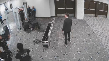 Novo vídeo mostra homem acusado de tentativa de homicídio de Trump a disparar contra agente
