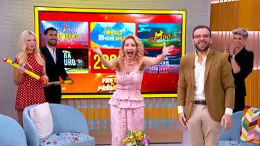 O momento em que prémio de 3 mil euros ganho por espetadora do 'Olá, Bom dia!' é celebrado em estúdio