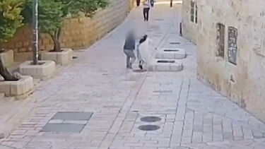 Imagens mostram momento em que homem agride freira em Jerusalém