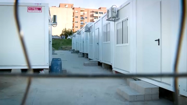 “Eles não têm noção?”: Moradores questionam falta de condições de contentores onde vão ser alojados