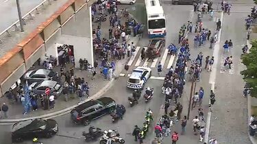 Adeptos do FC Porto começam a concentrar-se à porta do Estádio do Dragão