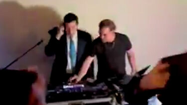 Marco Rubio surpreende como DJ em casamento 