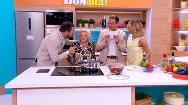 E que tal um arroz de frango com pimentos? Aprenda a receita com o Jorge Guerreiro e a mãe 
