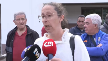 "Tem recebido ameaças de morte": mãe de jovem de 18 anos que atropelou dez pessoas defende o filho à porta do Tribunal