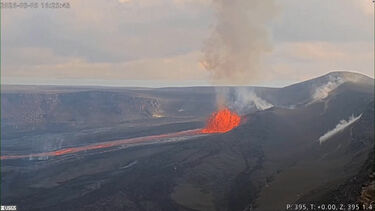 Vulcão Kilauea volta a entrar em erupção e a expelir lava