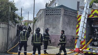 Incêndio habitacional faz quatro desalojados no Porto