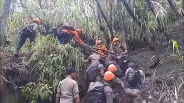 Equipas encontram corpo após erupção de vulcão na Indonésia 