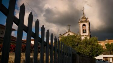 Orgia gay com padres serviu para planear roubo de dinheiro de paróquia de Macieira da Maia