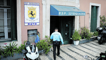Prisão domiciliária para três agentes da PSP suspeitos de agressões na esquadra do Rato