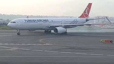 Avião da Turkish Airlines incendeia-se ao aterrar em aeroporto do Nepal
