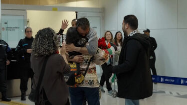 Ativista brasileiro chega a São Paulo após ter estado detido em Israel por liderar flotilha humanitária para Gaza
