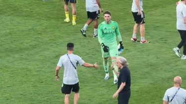 Jorge Jesus 'passado' com Bento: nem cumprimentou o guarda-redes do Al Nassr após erro colossal