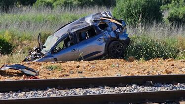 Carro abalroado por comboio em Portimão. Há um morto e quatro feridos