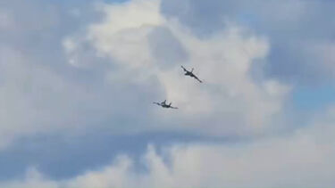 Imagens mostram dois aviões da Marinha dos EUA a colidir em pleno ar 