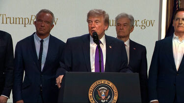 Trump diz que adiou "grande ataque" ao Irão devido a negociações em curso 