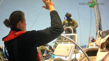 O momento em que Israel interceta mais um barco da flotilha para Gaza