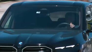 Rui Costa e José Mourinho chegam ao centro de treinos no Seixal