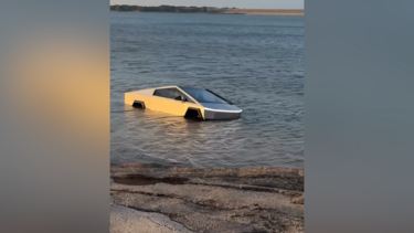 Homem é detido após conduzir Cybertruck da Tesla dentro de lago nos EUA