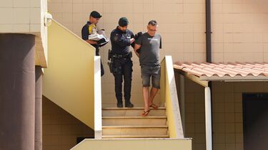 Padrasto de irmãos franceses abandonados esteve 12 horas em direto nas redes sociais antes de ser preso pela GNR
