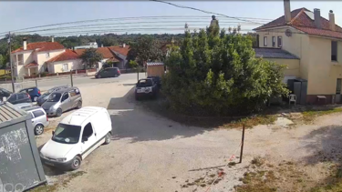 Imagens mostram o momento em que casal que abandonou crianças francesas chega ao café em Fátima 