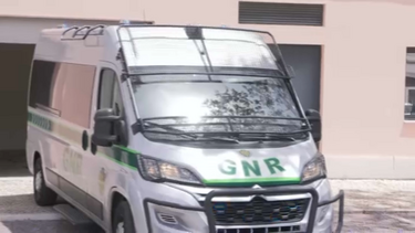 Casal francês que abandonou crianças menores sai do tribunal de Setúbal