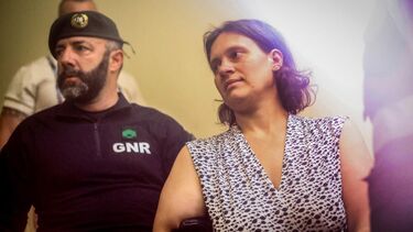 Prisão de Setúbal sem espaço para padrasto de menores franceses. Mãe fica na cadeia de Rosa Grilo e enfermeira assassina